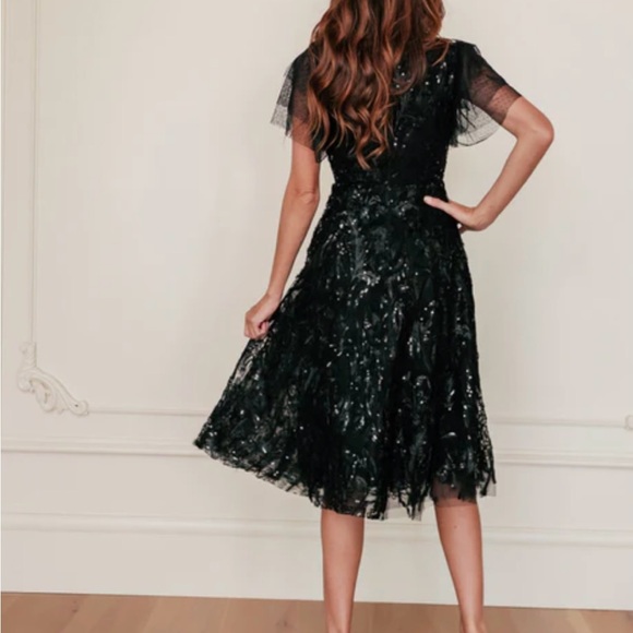 Elegant Black Lace Midi Dress - Picture 2 of 2